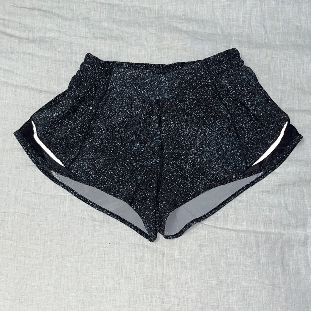 Lululemon Hotty Hot Low-Rise Lined Short 2.5"